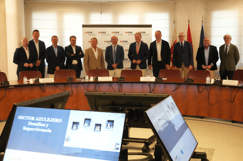 El PP de Castellón acerca a la Comisión Europea las necesidades de la industria cerámica para avanzar en competitividad y descarbonización