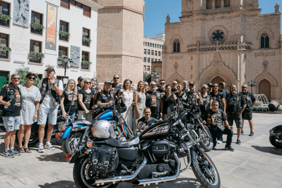 Castellón da la bienvenida en la Plaza Mayor a los participantes de la 41.ª edición de Big Twin España