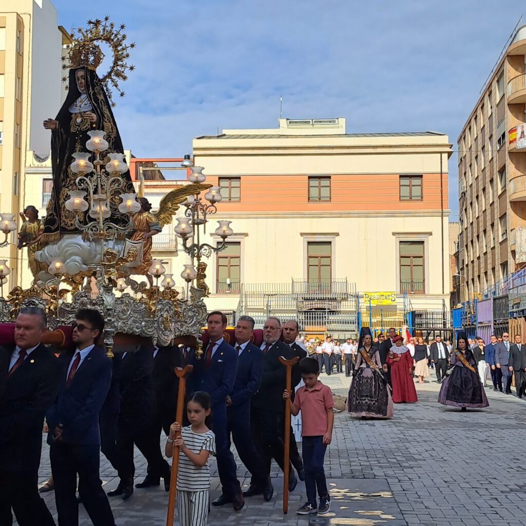 El pueblo de nules honra  a su Patrona, la Virgen de la Soledad, en el dia de la fiesta mayor – foto 9
