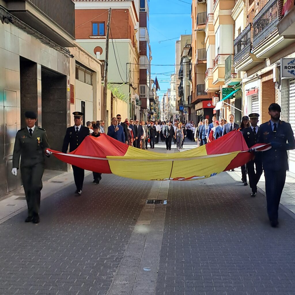 Nules conmemora el día de la fiesta nacional con la izada de la bandera de España – foto 6