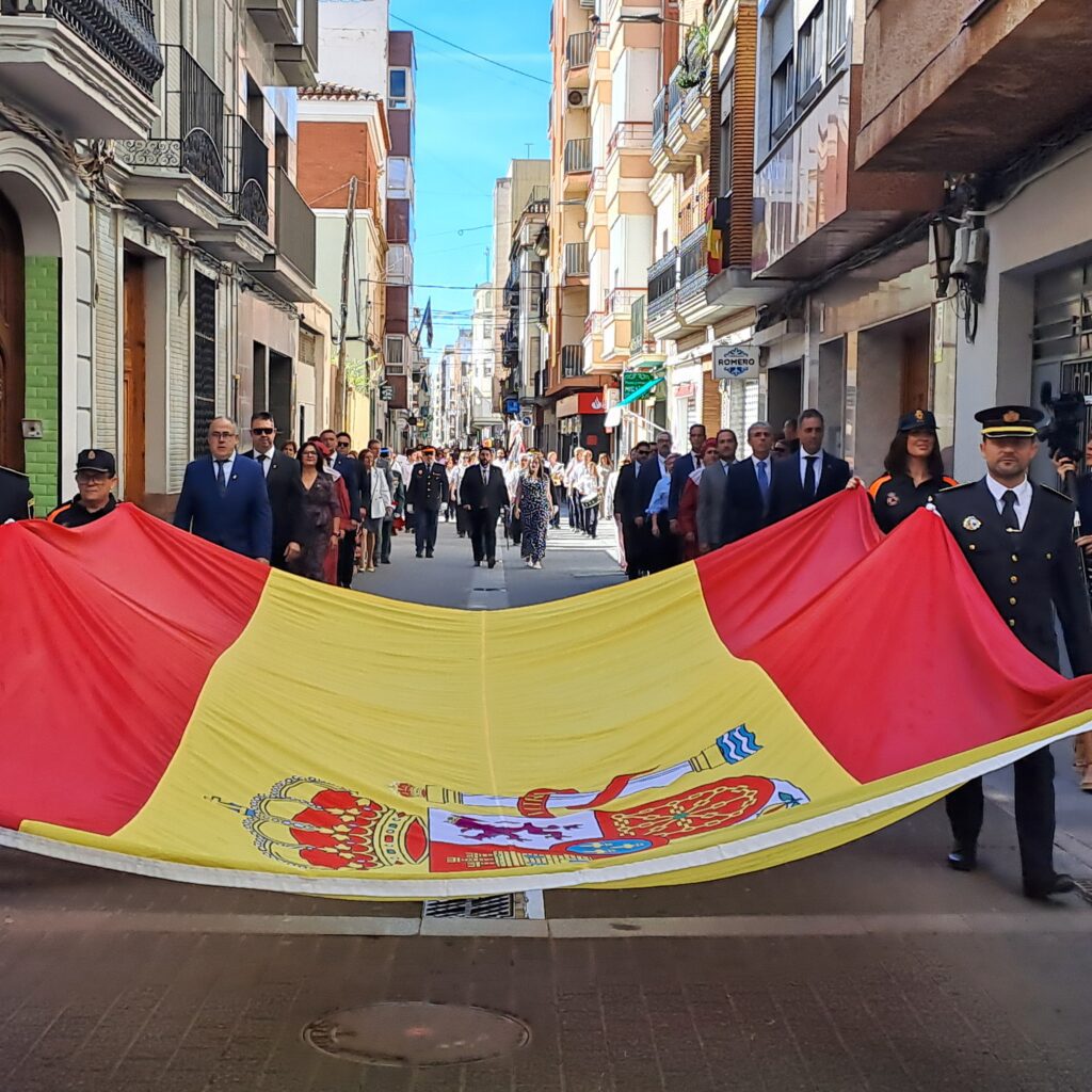 Nules conmemora el día de la fiesta nacional con la izada de la bandera de España – foto 5