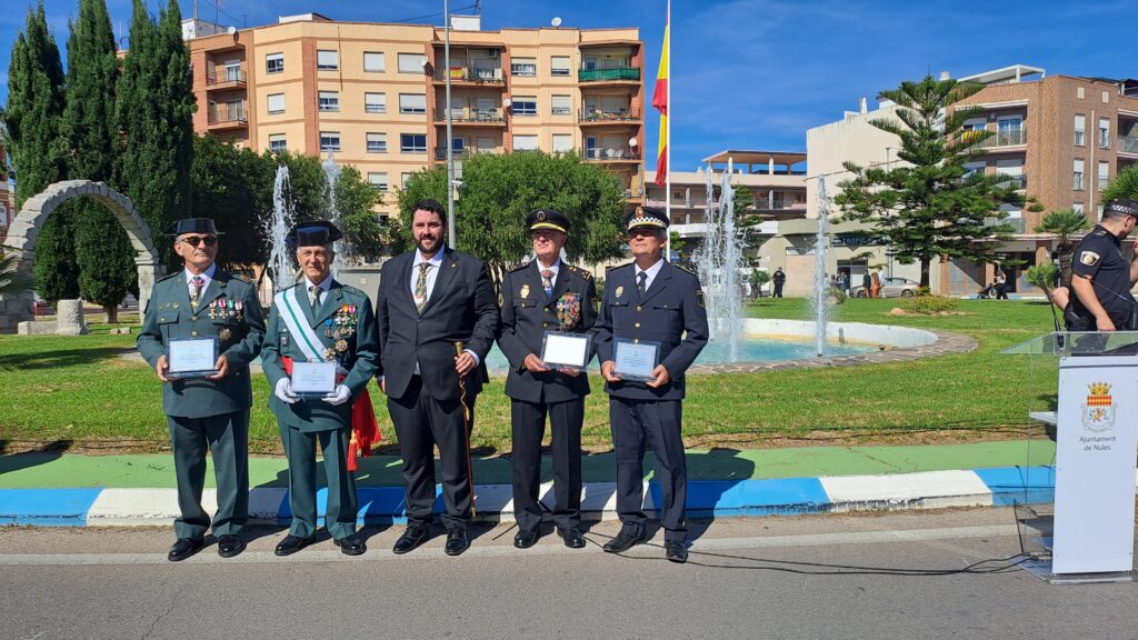 Nules conmemora el día de la fiesta nacional con la izada de la bandera de España – foto 3