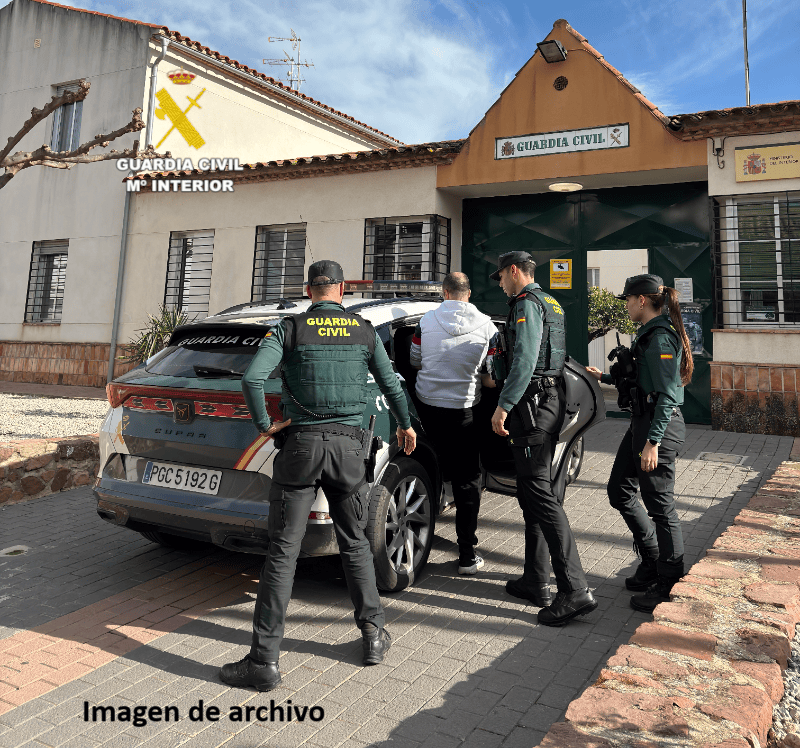 La Guardia Civil ha detenido a seis personas en varios dispositivos en la localidad de Almazora