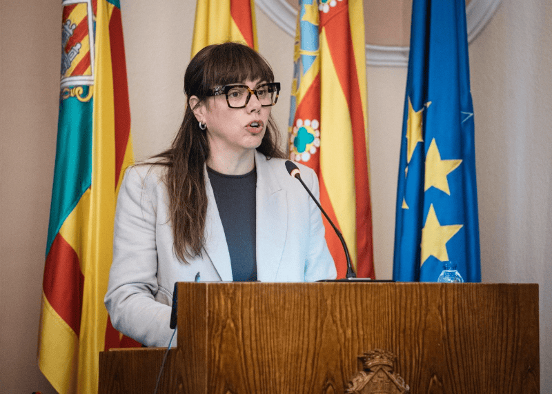 Compromís defiende la equiparación de las familias monoparentales con las numerosas en las bonificaciones municipales