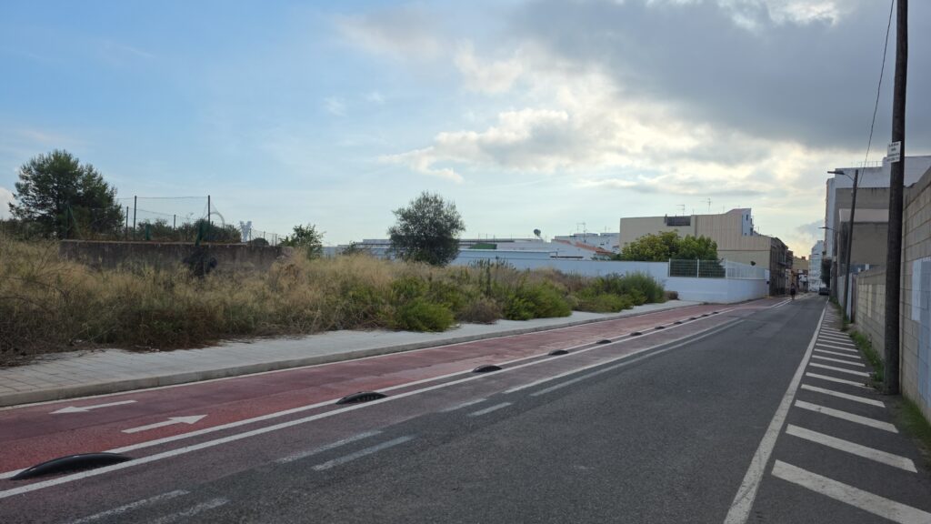 El PSPV reclama a Carrasco soluciones ante los agujeros en las aceras, la falta de limpieza y las instalaciones públicas dañadas – foto 1