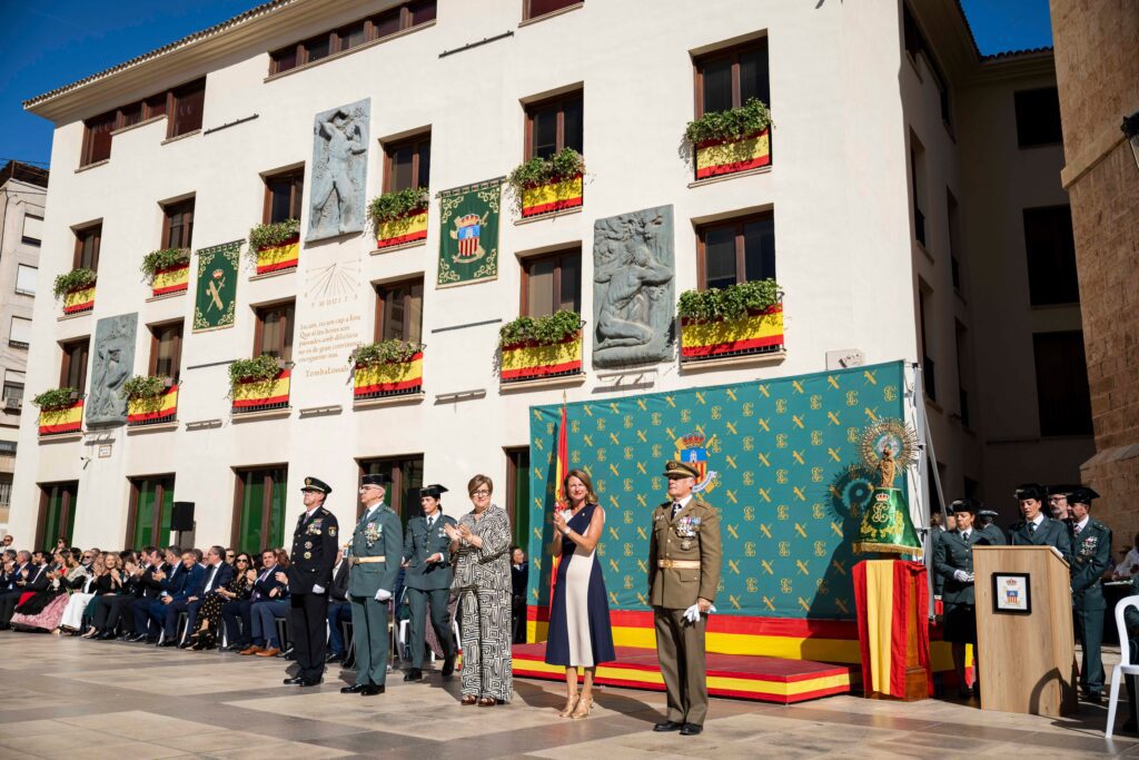 La Alcaldesa de Castellón asiste a los actos programados con motivo del 12 de octubre y la celebración de la festividad de la Virgen del Pilar, Patrona de la Guardia Civil, con una misa que ha acogido la Concatedral de Santa María. – foto 2