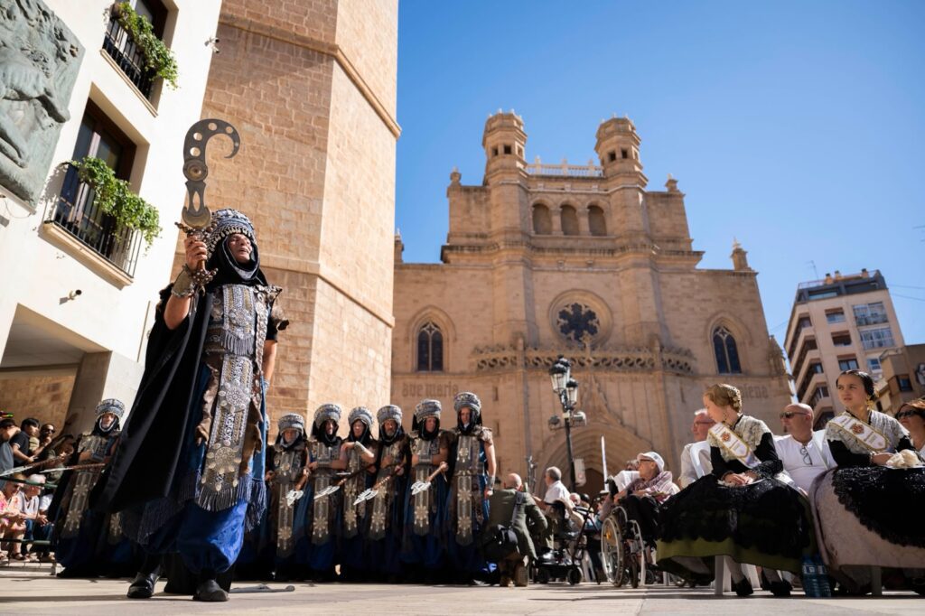 Castellón celebra el 9 d’Octubre con el Desfile de las Tres Culturas, música y danzas tradicionales – foto 1