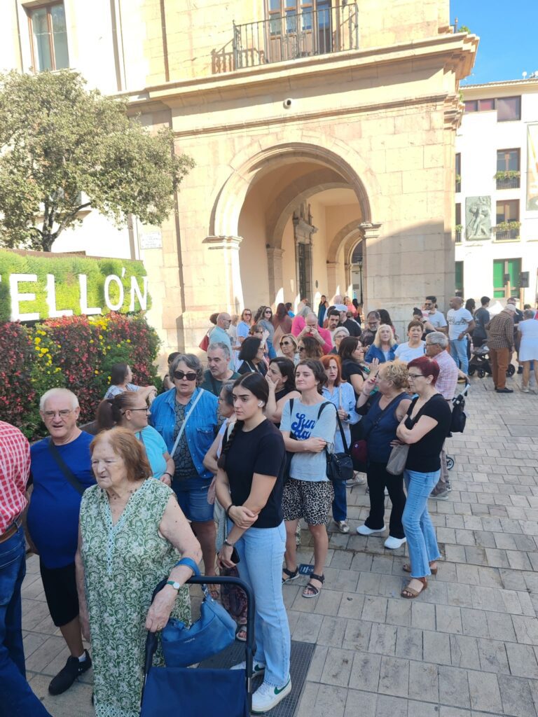 Castellón celebra el Día Mundial del Pan con el reparto de productos artesanos en la plaza de la Pescadería – foto 4