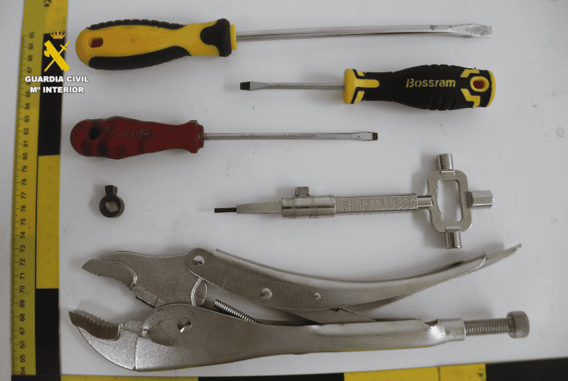 La Guardia Civil ha detenido a dos personas por un robo en una vivienda de la Vall d´Uixó