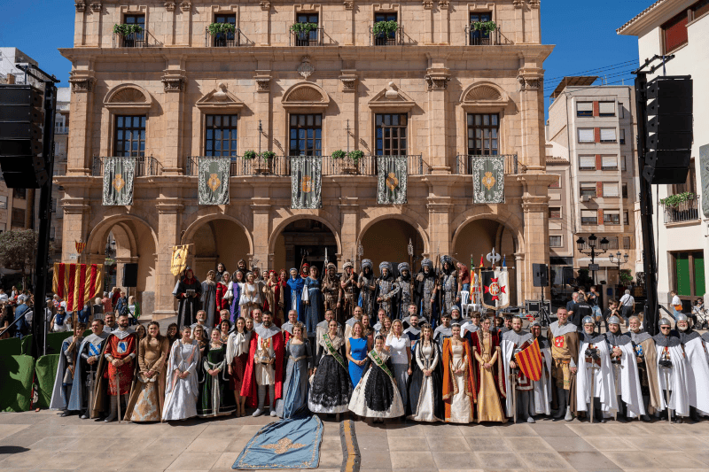 Castellón celebra el 9 d’Octubre con el Desfile de las Tres Culturas, música y danzas tradicionales