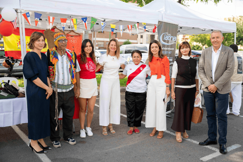 Castellón ha celebrado la segunda jornada de la Hispanidad con un encuentro de culturas y un desfile con participación de nueve países