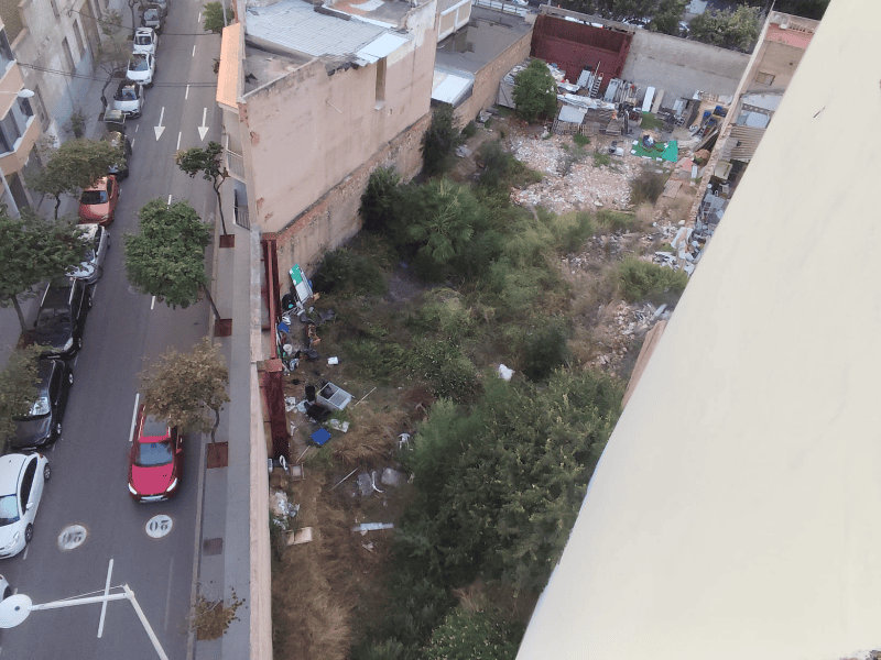 El PSPV denuncia el abandono de calles y solares en el distrito oeste de Castelló y reclama a Carrasco más mantenimiento y vigilancia en los barrios