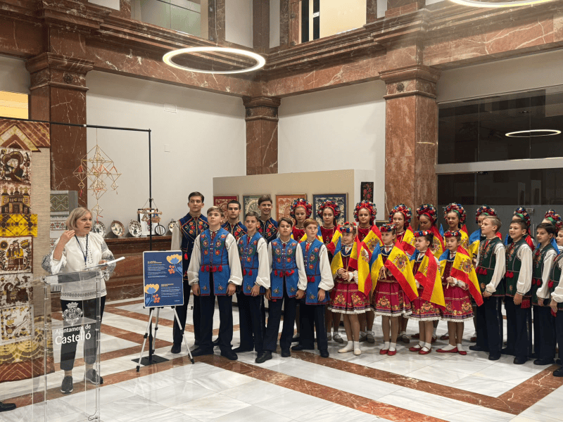Castellón inicia la Semana Intercultural UcraïnaFest con una exposición en el Menador y bailes tradicionales en la plaza Huerto Sogueros