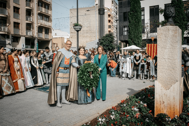 Homenaje a las Na Violant d’Hongria i Dones de Companya con motivo del 75 aniversario de la Germandat dels Cavallers de la Conquesta