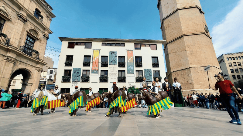 Castellón ha reunido a 150 participantes de ocho collas en la V Trobada d’Imatgeria Popular