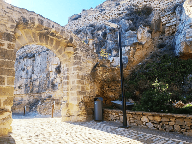 Nuevas papeleras en las calles de Ares del Maestrat