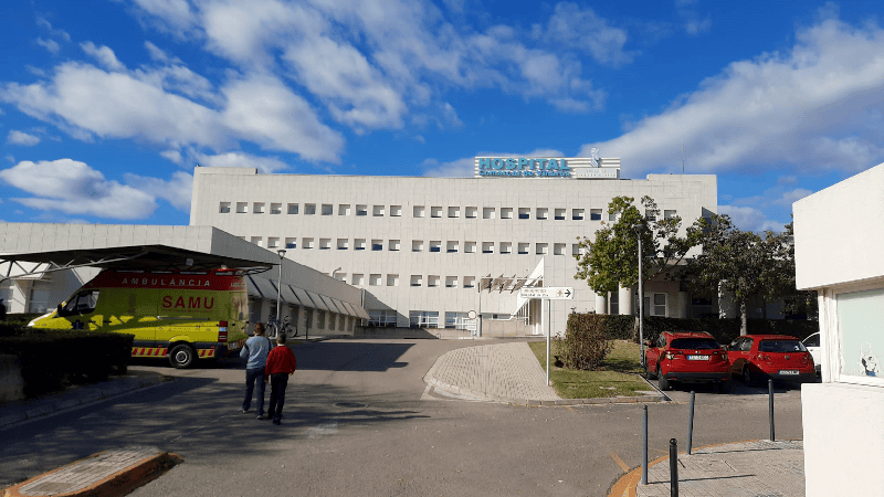 CSIF denuncia que la falta de camas UCI en Castellón obliga a trasladar pacientes graves a Valencia
