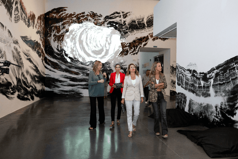 Carrasco visita el EACC que inicia una nueva etapa como referente cultural en la ciudad de Castellón