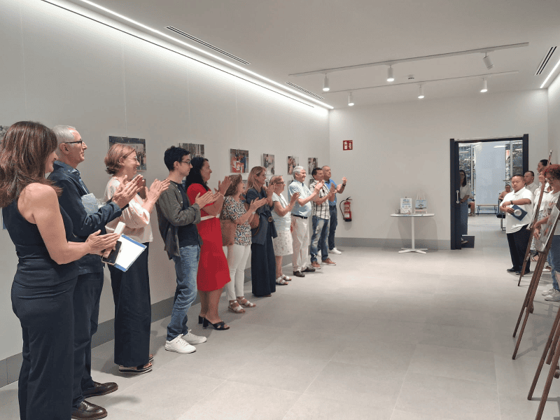 Síndrome de Down Castellón recorre 25 años de historias compartidas a través de una exposición fotográfica