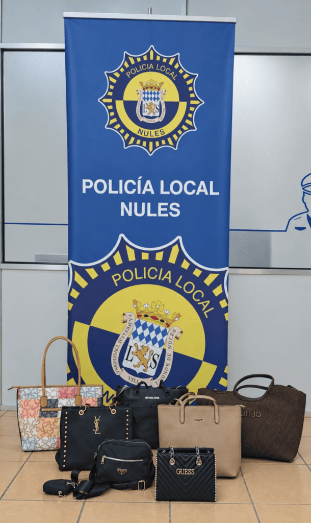 La Policía Local de Nules interviene bolsos presuntamente falsificados durante la feria agrícola