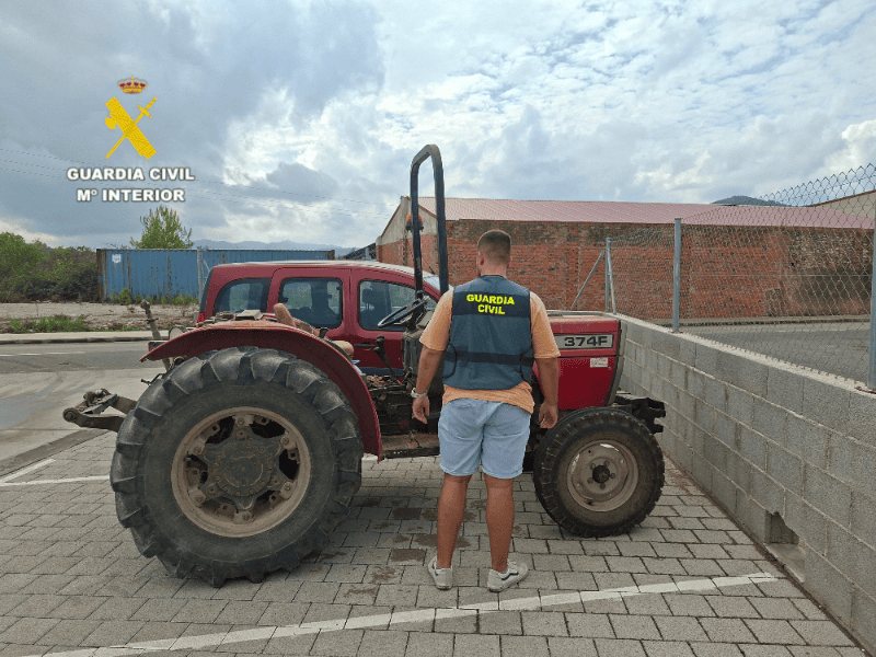 La Guardia Civil ha detenido a un hombre que vendió un tractor sin consentimiento del propietario en Sierra Engarcerán